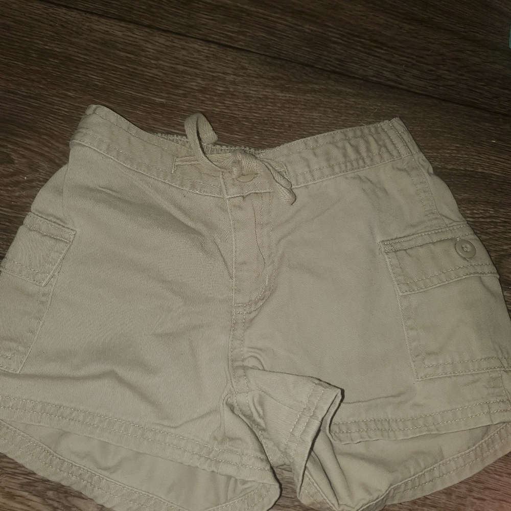Kaki shorts
